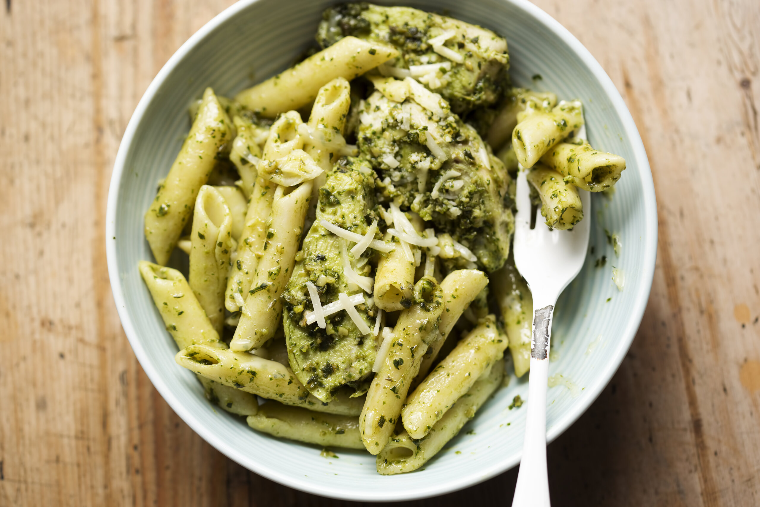 Penne ao Molho Pesto: a receita que você procura! | Evino Blog